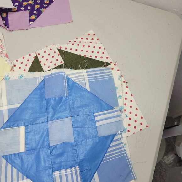 Beautiful quilting blocks vintage fabric 10" x 10" lot of 21 blocks - Picture 3 of 11